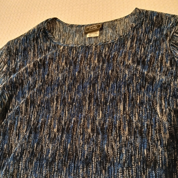Southern Lady Large Blue and Black Textured Women's Top - Picture 2 of 4